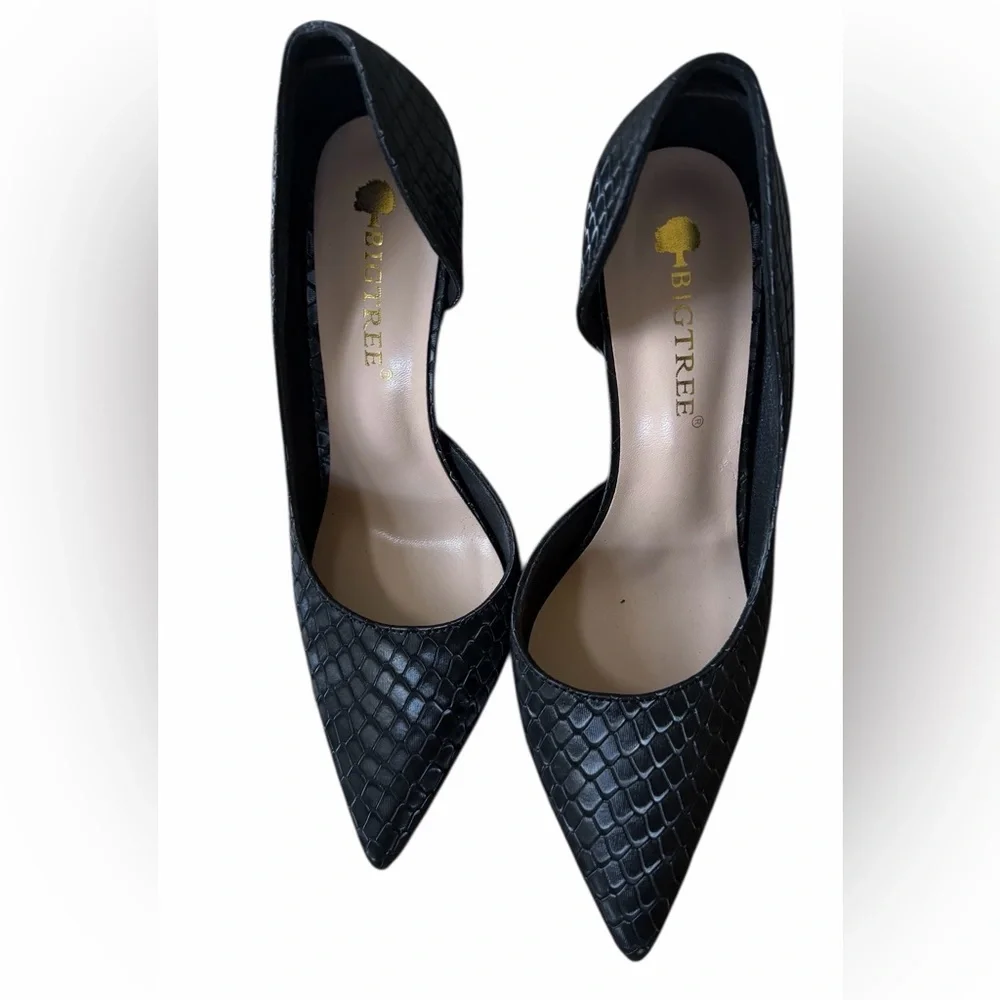 Chic Black Textured Heels​